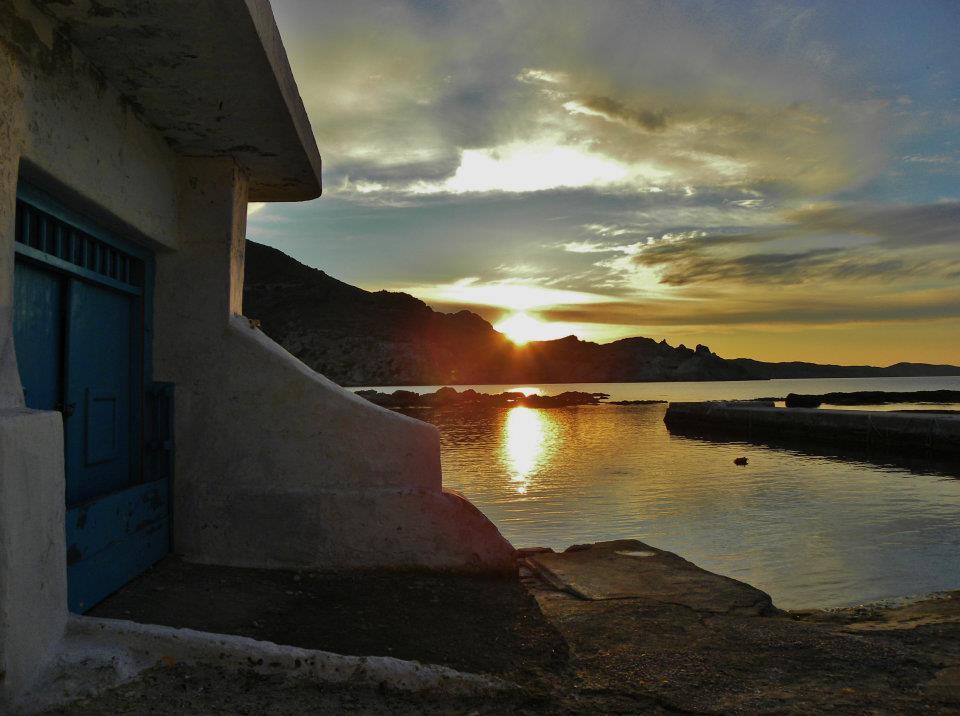Traditional House By The Sea Mandrakia Extérieur photo